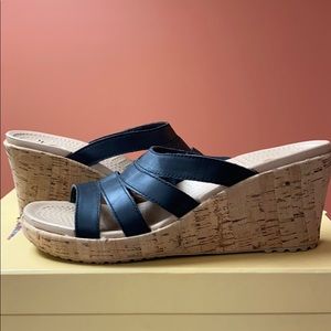 Crocs Women Leigh Leather Slide. Good Condition